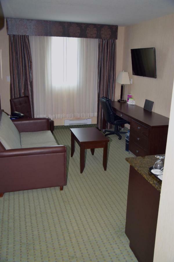 Coast Lethbridge Hotel&Conference Centre Buitenkant foto